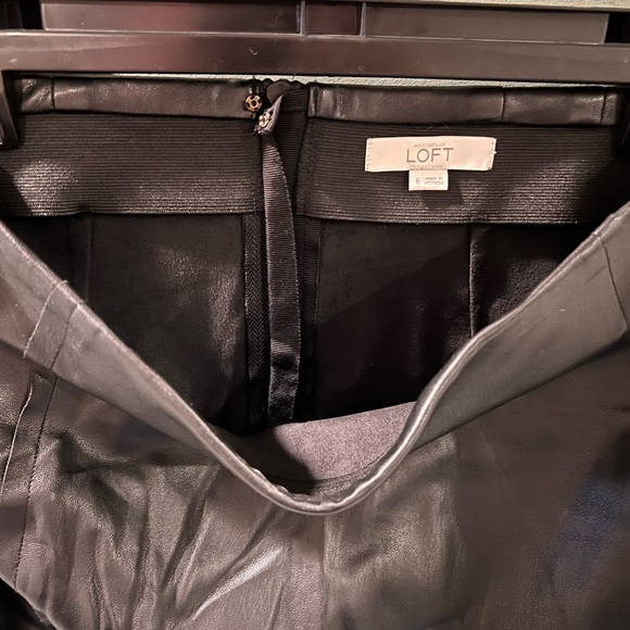 Loft faux leather skirt - Picture 3 of 3